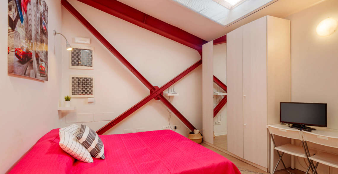 Interno 9 – Camera con bagno