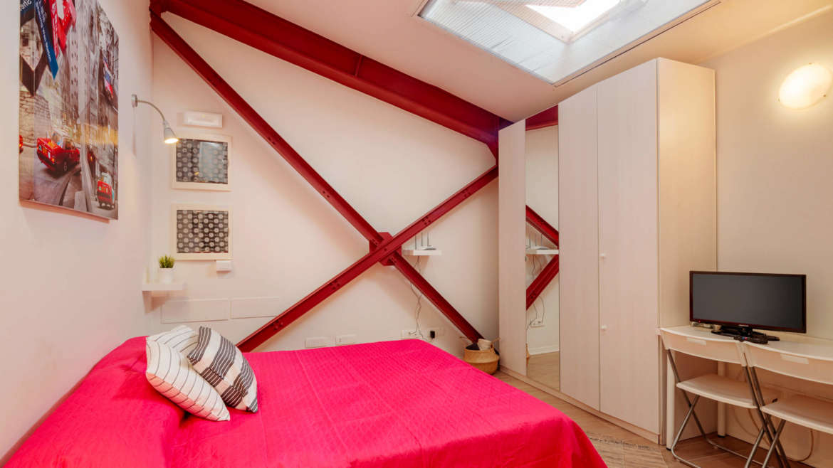 Interno 9 – Camera con bagno